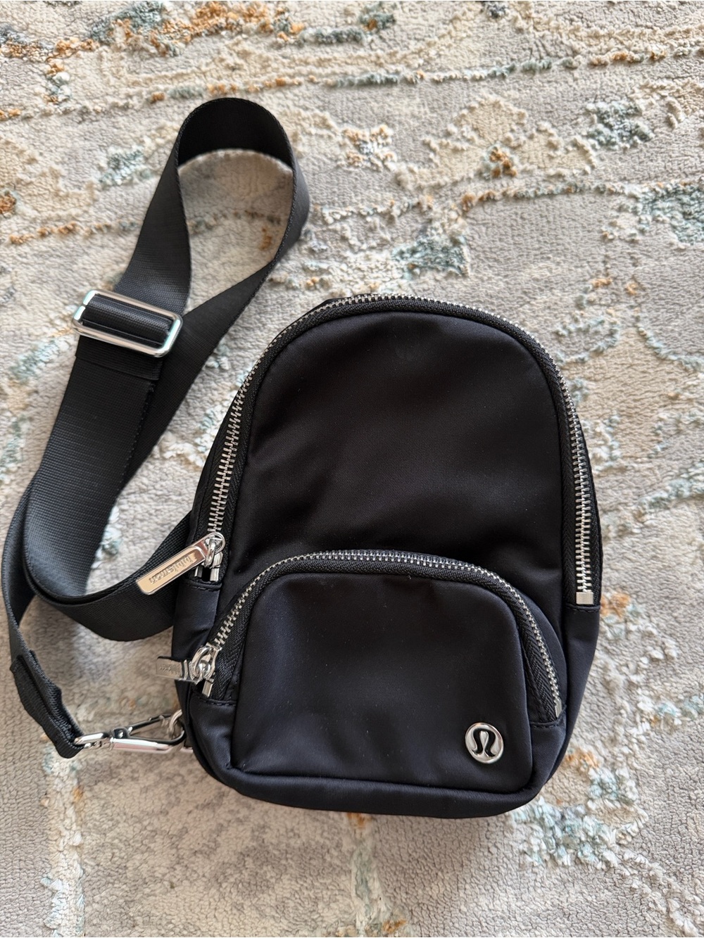 Lululemon everywhere small sling bag